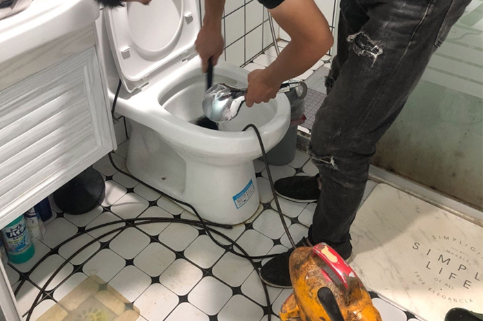 平鲁马桶堵塞自己疏通还是找师傅?专业上门服务让你省时更省心