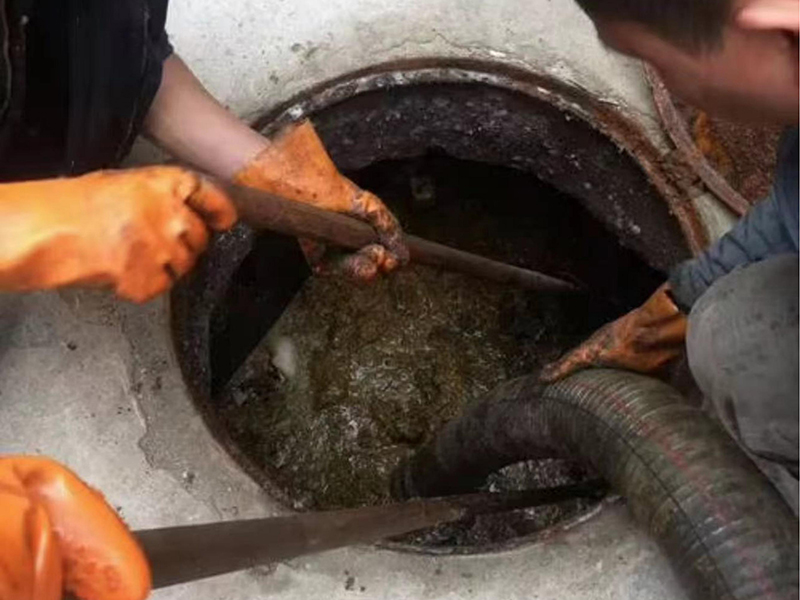 平鲁清理化粪池时如何避免沼气的危害?